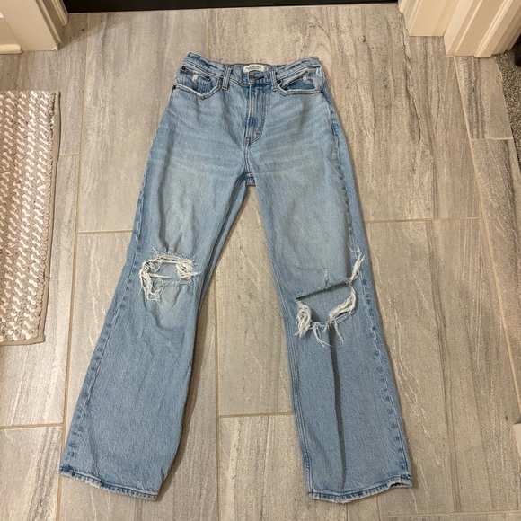 Abercrombie & Fitch High Rise 90’s Relaxed Jeans - Picture 6 of 9